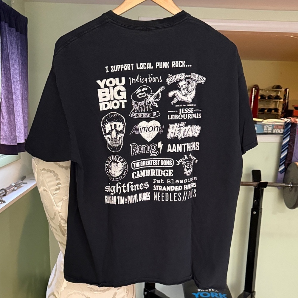 Rocket from Russia Fest, Punk Rock Black Graphic T-Shirt - Picture 2 of 3